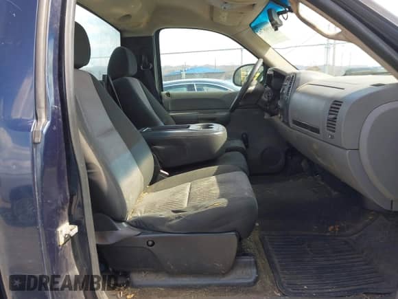 2008 Chevrolet Silverado 1500 Work Truck z VIN 1GCEC14XX8Z137559, wystawiony jako IAAI lot #41908762 z przebiegiem 114 357 mil mil oraz . Historia ofert i sprzedaży dostępna na DreamBid. Obrazek 5.