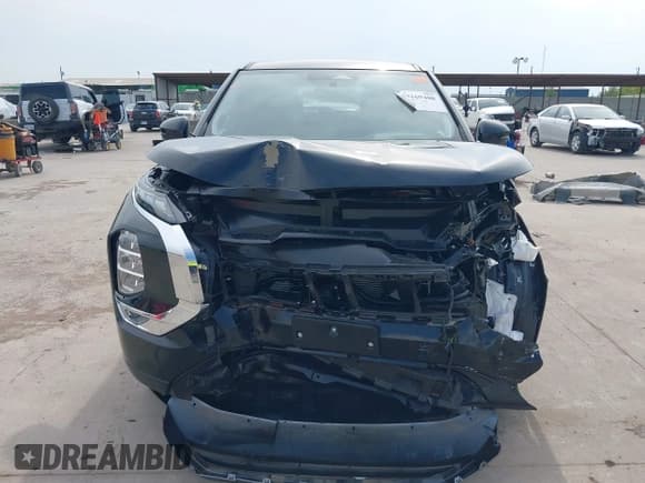 ✅ 2025 Mitsubishi Outlander SE • VIN: JA4J3VA85SZ021903 • Lot: 43169408. Listed on IAAI with 1,679 mi. Free auction sales archive from the USA and detailed vehicle history report at DreamBid. Image 12.