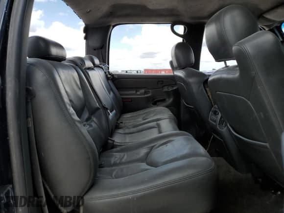 ✅ 2006 Chevrolet Silverado 2500HD LT1 • VIN: 1GCHC23D16F185881 • Lot: 44713115. Wystawiony na Copart z przebiegiem Nie podano. Bezpłatny archiwum sprzedaży aukcyjnych z USA i szczegółowy raport historii pojazdu na DreamBid. Zdjęcie 11.