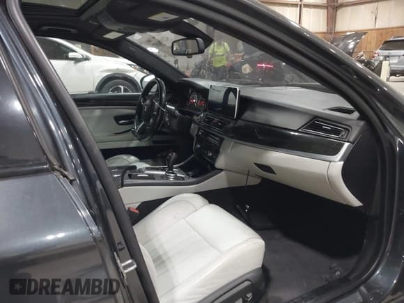 ✅ 2014 BMW M5 • VIN: WBSFV9C50ED097796 • Лот: 42098687. Опубликован ранее на IAAI с пробегом 154 980 миль. Бесплатный доступ к архиву аукционных продаж из США и подробный отчёт об истории автомобиля на DreamBid. Изображение 5.