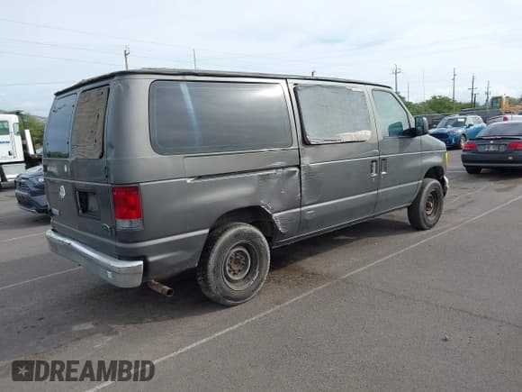 ✅ 2007 Ford Econoline Passenger XL • VIN: 1FMNE11W57DB23730 • Lot: 43598634. Wystawiony na IAAI z przebiegiem 154 712 mil. Bezpłatny archiwum sprzedaży aukcyjnych z USA i szczegółowy raport historii pojazdu na DreamBid. Zdjęcie 4.