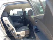 ✅ 2019 Chevrolet Traverse LT Cloth • VIN: 1GNERGKW2KJ258790 • Lot: 43320708. Wystawiony na IAAI z przebiegiem 123 720 mil. Bezpłatny archiwum sprzedaży aukcyjnych z USA i szczegółowy raport historii pojazdu na DreamBid. Zdjęcie 8.