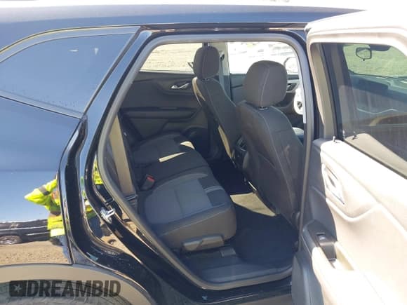 ✅ 2025 Chevrolet Blazer LT • VIN: 3GNKBCR42SS128429 • Lot: 43315384. Listed on IAAI with 32,015 mi. Free auction sales archive from the USA and detailed vehicle history report at DreamBid. Image 8.