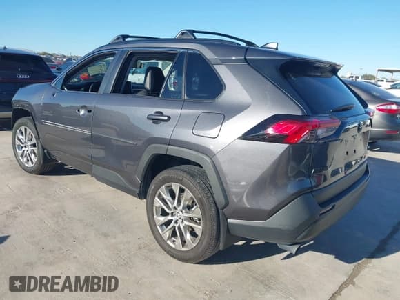 ✅ 2024 Toyota RAV4 XLE Premium • VIN: 2T3C1RFV5RC298640 • Lot: 43519245. Wystawiony na IAAI z przebiegiem 31 001 mil. Bezpłatny archiwum sprzedaży aukcyjnych z USA i szczegółowy raport historii pojazdu na DreamBid. Zdjęcie 3.