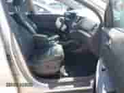 2018 Hyundai Tucson SEL z VIN KM8J33A41JU695772, wystawiony jako IAAI lot #43318562 z przebiegiem 104 982 mil mil oraz . Historia ofert i sprzedaży dostępna na DreamBid. Obrazek 5.