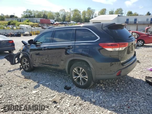 ✅ 2018 Toyota Highlander LE • VIN: 5TDBZRFH6JS875677 • Lot: 85161635. Listed on Copart with 80,385 mi. Free auction sales archive from the USA and detailed vehicle history report at DreamBid. Image 2.