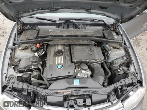 ✅ 2010 BMW 1 Series 135i • VIN: WBAUC7C53AVK96433 • Лот: 86206304. Опубликован ранее на Copart с пробегом 48 553 миль. Бесплатный доступ к архиву аукционных продаж из США и подробный отчёт об истории автомобиля на DreamBid. Изображение 11.