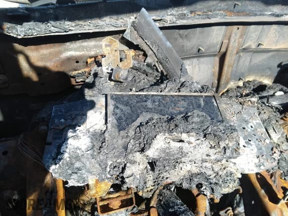 ✅ 2019 Hyundai Santa Fe Ultimate • VIN: 5NMS5CAD3KH054098 • Лот: 36305958. Опубликован ранее на IAAI с пробегом Не указан. Бесплатный доступ к архиву аукционных продаж из США и подробный отчёт об истории автомобиля на DreamBid. Изображение 7.