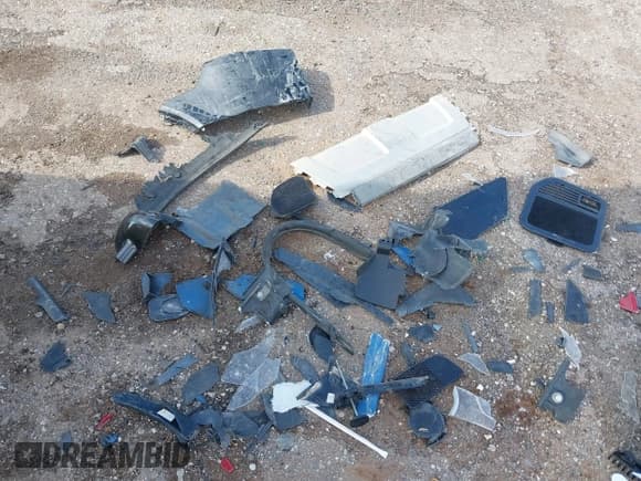 ✅ 2015 Land Rover Range Rover Evoque Pure Premium • VIN: SALVR2BGXFH059920 • Lot: 42325121. Wystawiony na IAAI z przebiegiem 165 618 mil. Bezpłatny archiwum sprzedaży aukcyjnych z USA i szczegółowy raport historii pojazdu na DreamBid. Zdjęcie 12.