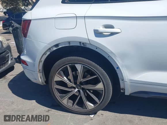 ✅ 2021 Audi SQ5 Premium Plus • VIN: WA1B4AFY9M2036452 • Lot: 43151456. Wystawiony na IAAI z przebiegiem 113 910 mil. Bezpłatny archiwum sprzedaży aukcyjnych z USA i szczegółowy raport historii pojazdu na DreamBid. Zdjęcie 17.