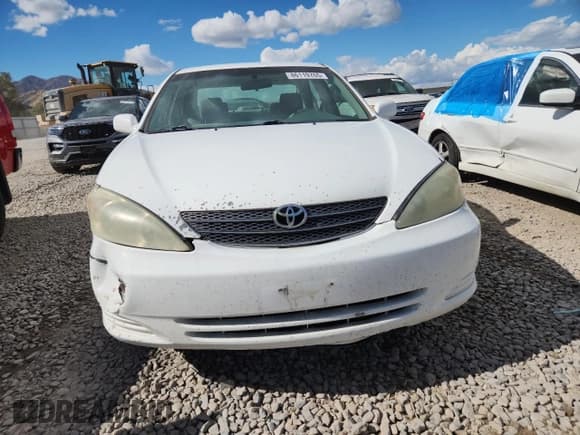 ✅ 2004 Toyota Camry LE • VIN: 4T1BF30K74U067120 • Lot: 86119765. Wystawiony na Copart z przebiegiem 157 686 mil. Bezpłatny archiwum sprzedaży aukcyjnych z USA i szczegółowy raport historii pojazdu na DreamBid. Zdjęcie 5.