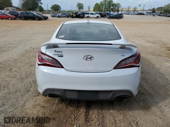 ✅ 2015 Hyundai Genesis Coupe 3.8L Base • VIN: KMHHT6KJ3FU129883 • Lot: 51580965. Wystawiony na Copart z przebiegiem 178 670 mil. Bezpłatny archiwum sprzedaży aukcyjnych z USA i szczegółowy raport historii pojazdu na DreamBid. Zdjęcie 6.