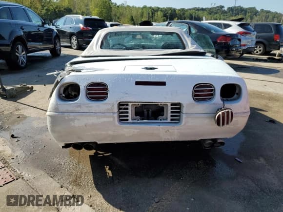 ✅ 1996 Chevrolet Corvette • VIN: 1G1YY32P9T5101383 • Lot: 73186584. Wystawiony na Copart z przebiegiem Nie podano. Bezpłatny archiwum sprzedaży aukcyjnych z USA i szczegółowy raport historii pojazdu na DreamBid. Zdjęcie 6.