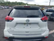 ✅ 2017 Nissan Rogue SL • VIN: 5N1AT2MV3HC896278 • Lot: 43391445. Wystawiony na IAAI z przebiegiem 617 770 mil. Bezpłatny archiwum sprzedaży aukcyjnych z USA i szczegółowy raport historii pojazdu na DreamBid. Zdjęcie 16.