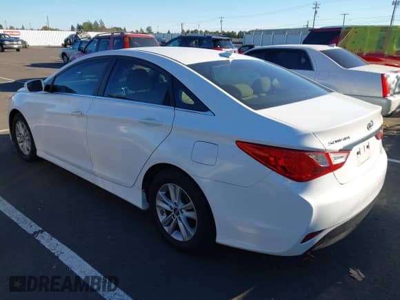 2014 Hyundai Sonata GLS z VIN 5NPEB4AC6EH870815, wystawiony jako IAAI lot #43372639 z przebiegiem 66 060 mil mil oraz . Historia ofert i sprzedaży dostępna na DreamBid. Obrazek 3.