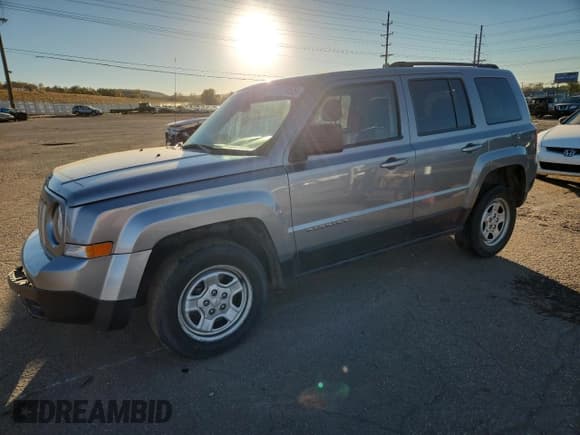 ✅ 2016 Jeep Patriot Sport • VIN: 1C4NJRBB2GD781869 • Лот: 90757055. Опубликован ранее на Copart с пробегом 108 261 миль. Бесплатный доступ к архиву аукционных продаж из США и подробный отчёт об истории автомобиля на DreamBid. Изображение 1.