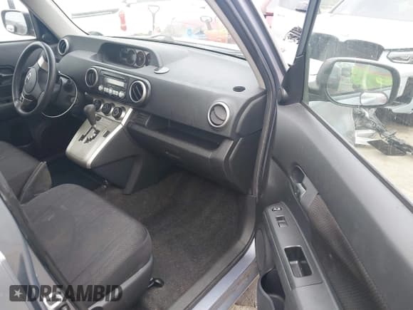 ✅ 2009 Scion xB • VIN: JTLKE50E791078015 • Lot: 43386473. Wystawiony na IAAI z przebiegiem 121 324 mil. Bezpłatny archiwum sprzedaży aukcyjnych z USA i szczegółowy raport historii pojazdu na DreamBid. Zdjęcie 5.