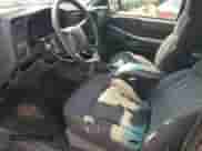 2003 Chevrolet Blazer LS z VIN 1GNCT18XX3K171656, wystawiony jako Copart lot #68950285 z przebiegiem 530 330 mil mil oraz Nie do naprawy • Non repairable. Historia ofert i sprzedaży dostępna na DreamBid. Obrazek 7.