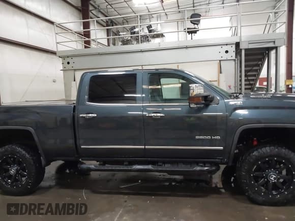 ✅ 2019 GMC Sierra 2500HD SLT • VIN: 1GT12REYXKF123306 • Lot: 41014355. Wystawiony na IAAI z przebiegiem 44 602 mil. Bezpłatny archiwum sprzedaży aukcyjnych z USA i szczegółowy raport historii pojazdu na DreamBid. Zdjęcie 13.