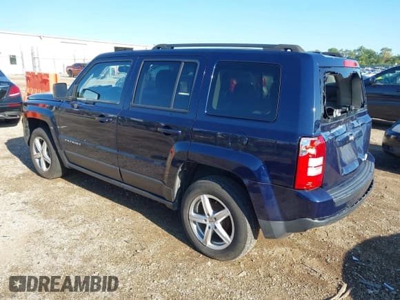 ✅ 2016 Jeep Patriot Sport • VIN: 1C4NJPBBXGD801662 • Lot: 43111217. Listed on IAAI with 177,822 mi. Free auction sales archive from the USA and detailed vehicle history report at DreamBid. Image 3.