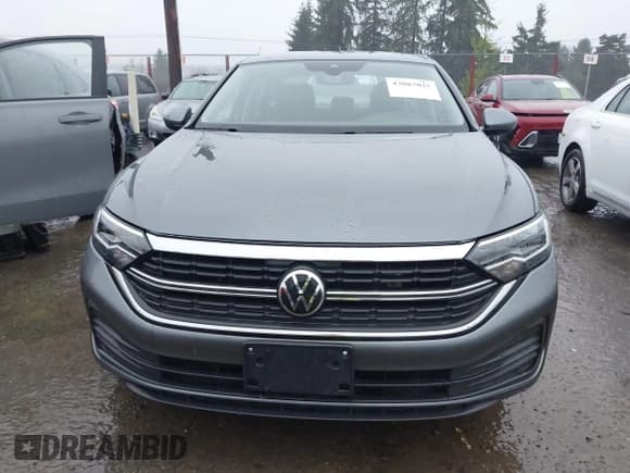 ✅ 2024 Volkswagen Jetta SE • VIN: 3VWEM7BU7RM049254 • Lot: 43887025. Wystawiony na IAAI z przebiegiem 29 676 mil. Bezpłatny archiwum sprzedaży aukcyjnych z USA i szczegółowy raport historii pojazdu na DreamBid. Zdjęcie 12.