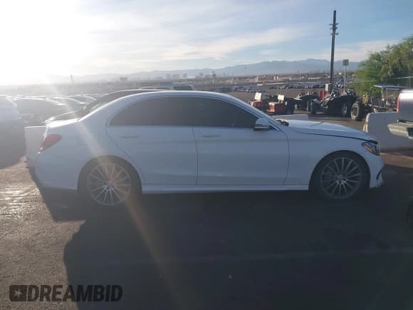 ✅ 2016 Mercedes-Benz C 300 • VIN: 55SWF4JB8GU122549 • Lot: 43606793. Wystawiony na IAAI z przebiegiem 134 388 mil. Bezpłatny archiwum sprzedaży aukcyjnych z USA i szczegółowy raport historii pojazdu na DreamBid. Zdjęcie 13.