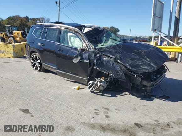 ✅ 2025 Volkswagen Atlas SEL Premium R-Line • VIN: 1V2FR2CA0SC555787 • Lot: 87387475. Listed on Copart with 9,956 mi. Free auction sales archive from the USA and detailed vehicle history report at DreamBid. Image 4.