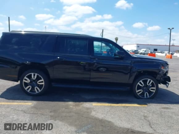 ✅ 2020 Chevrolet Suburban LT • VIN: 1GNSCHKC9LR128203 • Lot: 42275786. Wystawiony na IAAI z przebiegiem 86 217 mil. Bezpłatny archiwum sprzedaży aukcyjnych z USA i szczegółowy raport historii pojazdu na DreamBid. Zdjęcie 13.