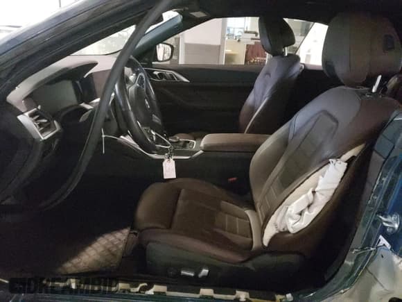 ✅ 2023 BMW 4 Series M440i xDrive • VIN: WBA63AT03PCM38343 • Lot: 41393084. Wystawiony na Copart z przebiegiem 5 076 mil. Bezpłatny archiwum sprzedaży aukcyjnych z USA i szczegółowy raport historii pojazdu na DreamBid. Zdjęcie 7.