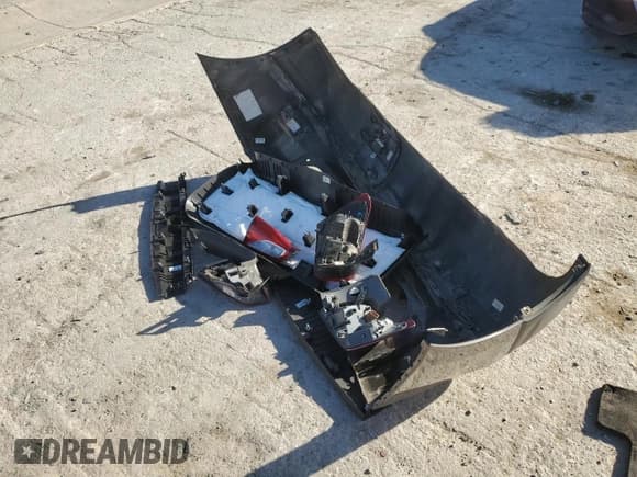 ✅ 2018 Chevrolet Equinox Premier • VIN: 3GNAXVEV8JS612806 • Лот: 91806335. Опубликован ранее на Copart с пробегом 72 483 миль. Бесплатный доступ к архиву аукционных продаж из США и подробный отчёт об истории автомобиля на DreamBid. Изображение 13.