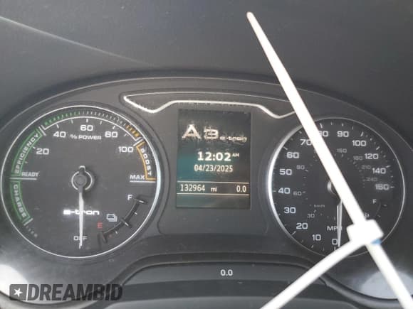 ✅ 2018 Audi A3 e-tron Sportback Premium Plus • VIN: WAUTPBFF5JA114701 • Lot: 66416855. Wystawiony na Copart z przebiegiem 132 964 mil. Bezpłatny archiwum sprzedaży aukcyjnych z USA i szczegółowy raport historii pojazdu na DreamBid. Zdjęcie 9.