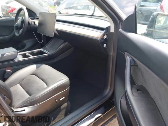 ✅ 2021 Tesla Model Y Long Range • VIN: 5YJYGDEE2MF282871 • Lot: 43209521. Wystawiony na IAAI z przebiegiem 63 240 mil. Bezpłatny archiwum sprzedaży aukcyjnych z USA i szczegółowy raport historii pojazdu na DreamBid. Zdjęcie 5.