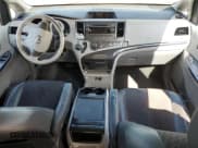 ✅ 2012 Toyota Sienna SE • VIN: 5TDXK3DC1CS230744 • Lot: 82085435. Wystawiony na Copart z przebiegiem 206 122 mil. Bezpłatny archiwum sprzedaży aukcyjnych z USA i szczegółowy raport historii pojazdu na DreamBid. Zdjęcie 8.