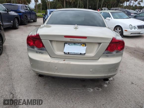 ✅ 2008 Volvo C70 • VIN: YV1MC67268J049092 • Lot: 74907024. Wystawiony na Copart z przebiegiem Nie podano. Bezpłatny archiwum sprzedaży aukcyjnych z USA i szczegółowy raport historii pojazdu na DreamBid. Zdjęcie 6.