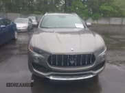 ✅ 2017 Maserati Levante S • VIN: ZN661YUL2HX260685 • Lot: 42327320. Wystawiony na IAAI z przebiegiem 70 626 mil. Bezpłatny archiwum sprzedaży aukcyjnych z USA i szczegółowy raport historii pojazdu na DreamBid. Zdjęcie 13.