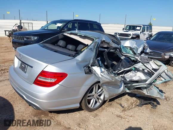 ✅ 2012 Mercedes-Benz C 300 Sport • VIN: WDDGF8BB6CA606174 • Lot: 41355411. Listed on IAAI with Not provided. Free auction sales archive from the USA and detailed vehicle history report at DreamBid. Image 4.