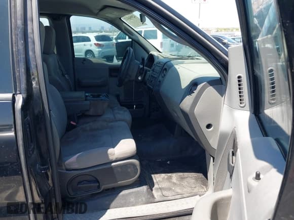 ✅ 2005 Ford F-150 STX • VIN: 1FTRF02W35KD01347 • Lot: 42984412. Listed on IAAI with 164,416 mi. Free auction sales archive from the USA and detailed vehicle history report at DreamBid. Image 5.