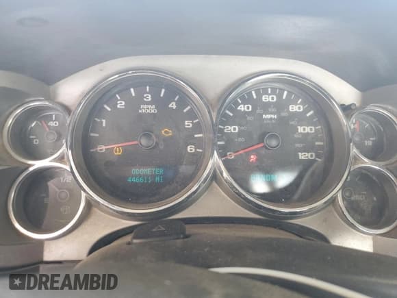 ✅ 2007 Chevrolet Silverado 2500HD Work Truck • VIN: 1GCHC24K37E562022 • Лот: 68107715. Опубликован ранее на Copart с пробегом 446 611 миль. Бесплатный доступ к архиву аукционных продаж из США и подробный отчёт об истории автомобиля на DreamBid. Изображение 9.