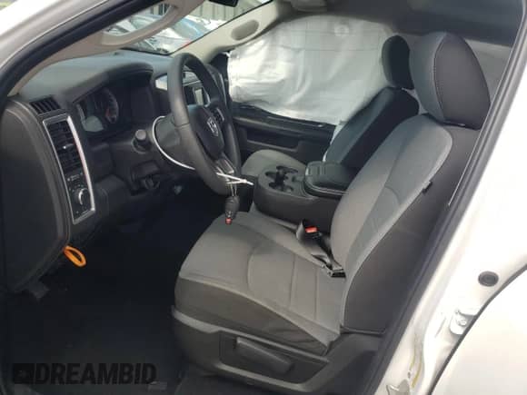 2024 Ram 1500 SLT z VIN 1C6RR6GG4RS135963, wystawiony jako Copart lot #57487425 z przebiegiem 35 012 mil mil oraz Nie do naprawy • Non repairable. Historia ofert i sprzedaży dostępna na DreamBid. Obrazek 7.