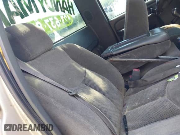 2006 Chevrolet Silverado 1500 Work Truck z VIN 3GCEC14X86G259897, wystawiony jako IAAI lot #42555732 z przebiegiem 150 603 mil mil oraz . Historia ofert i sprzedaży dostępna na DreamBid. Obrazek 5.