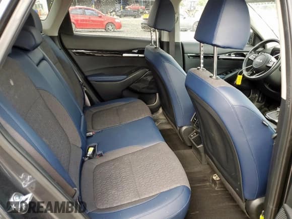 ✅ 2025 Kia Seltos S • VIN: KNDEU2AA5S7811252 • Lot: 86326285. Listed on Copart with 6,375 mi. Free auction sales archive from the USA and detailed vehicle history report at DreamBid. Image 11.