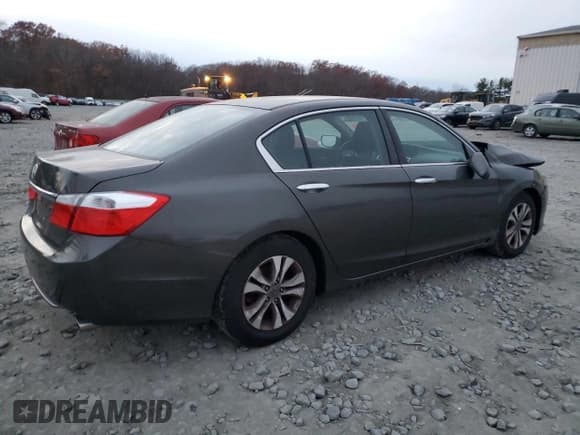 ✅ 2015 Honda Accord LX • VIN: 1HGCR2F37FA047028 • Lot: 92052435. Listed on Copart with 70,774 mi. Free auction sales archive from the USA and detailed vehicle history report at DreamBid. Image 3.