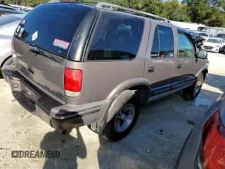 1998 Chevrolet Blazer LS z VIN 1GNCS13W7W2110142, wystawiony jako Copart lot #76282784 z przebiegiem 194 317 mil mil oraz Szkoda całkowita • Salvage title. Historia ofert i sprzedaży dostępna na DreamBid. Obrazek 3.