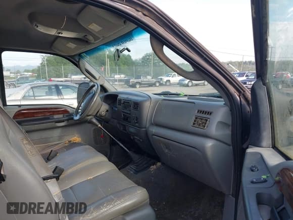 ✅ 2003 Ford F-250 XL • VIN: 1FTNX21P43EC75774 • Лот: 42822558. Опубликован ранее на IAAI с пробегом 303 508 миль. Бесплатный доступ к архиву аукционных продаж из США и подробный отчёт об истории автомобиля на DreamBid. Изображение 5.