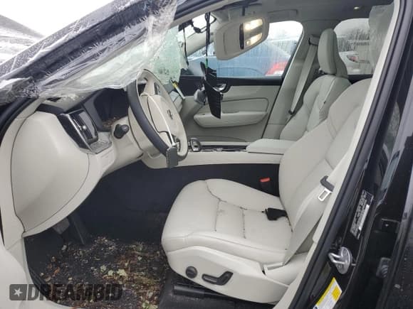 ✅ 2025 Volvo XC60 Core • VIN: YV4M12RJ5S1016307 • Lot: 47928055. Listed on Copart with 16 mi. Free auction sales archive from the USA and detailed vehicle history report at DreamBid. Image 7.