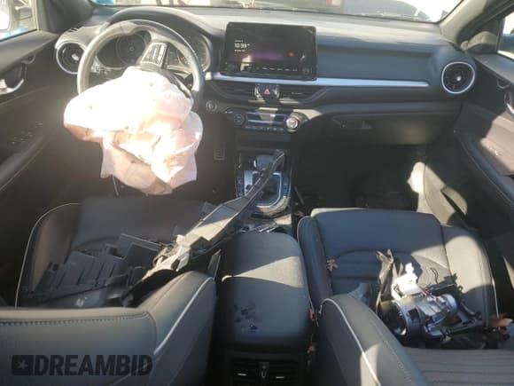 ✅ 2023 Kia Forte GT-Line • VIN: 3KPF54AD5PE669015 • Lot: 91187965. Wystawiony na Copart z przebiegiem 19 617 mil. Bezpłatny archiwum sprzedaży aukcyjnych z USA i szczegółowy raport historii pojazdu na DreamBid. Zdjęcie 8.