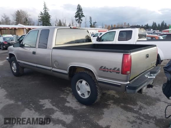✅ 1998 Chevrolet Silverado 1500 • VIN: 2GCEK19R1W1280841 • Lot: 43711981. Listed on IAAI with 257,693 mi. Free auction sales archive from the USA and detailed vehicle history report at DreamBid. Image 3.