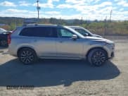 ✅ 2016 Volvo XC90 T6 Momentum • VIN: YV4A22PK6G1061999 • Lot: 43448508. Wystawiony na IAAI z przebiegiem 77 904 mil. Bezpłatny archiwum sprzedaży aukcyjnych z USA i szczegółowy raport historii pojazdu na DreamBid. Zdjęcie 14.