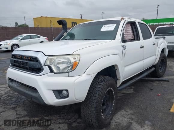 ✅ 2014 Toyota Tacoma PreRunner • VIN: 3TMJU4GN3EM164400 • Lot: 43281799. Listed on IAAI with 79,505 mi. Free auction sales archive from the USA and detailed vehicle history report at DreamBid. Image 19.