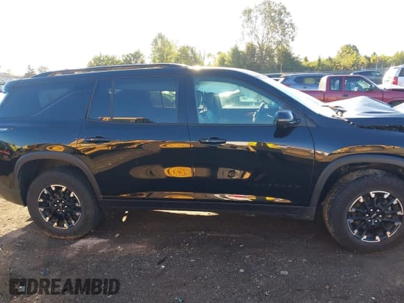 ✅ 2024 Chevrolet Traverse AWD Z71 • VIN: 1GNEVJKS8RJ215829 • Lot: 43407737. Wystawiony na IAAI z przebiegiem 18 354 mil. Bezpłatny archiwum sprzedaży aukcyjnych z USA i szczegółowy raport historii pojazdu na DreamBid. Zdjęcie 14.